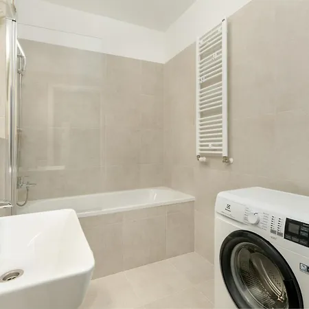 Baranczaka Cozy With Parking In By Renters Apartamento *