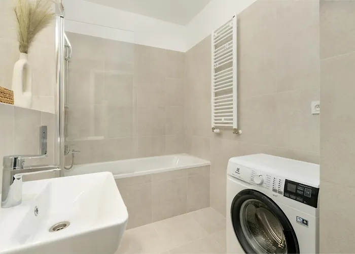 Baranczaka Cozy With Parking In By Renters Apartment *